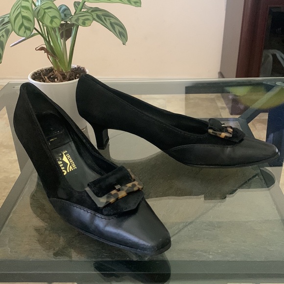 SALVATORE FERRAGAMO LEOPARD BUCKLE PUMP - Picture 10 of 10